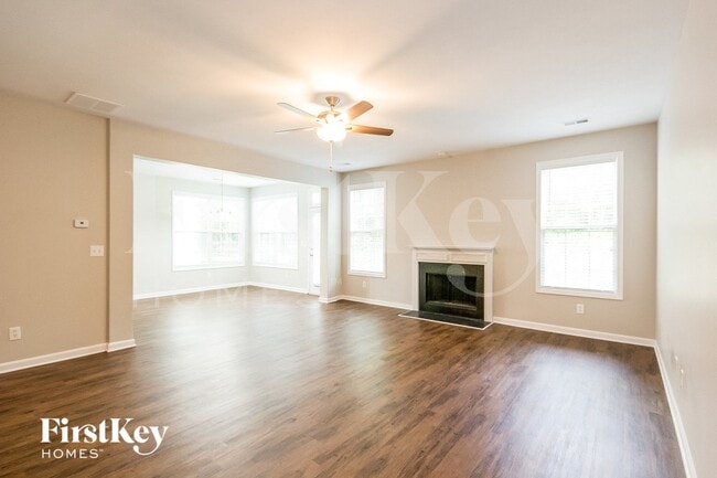 Photo - 5779 Chatham Cir NW