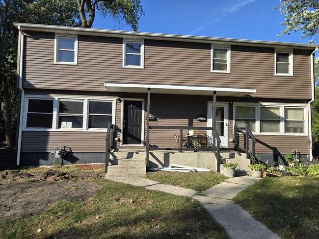 Photo - 3622-28 E 9th Ave