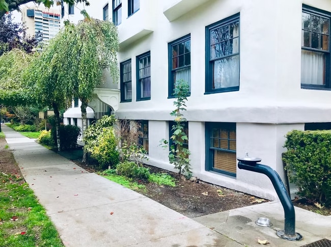 Building Photo - West End Living in a Heritage Status Address Unit 11