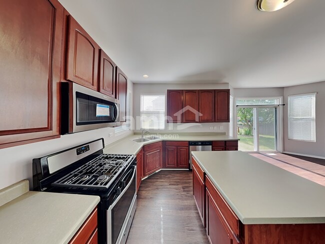 1401 Roth Dr