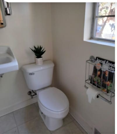 Private bath new blinds in window - 36 Parkview Dr NE