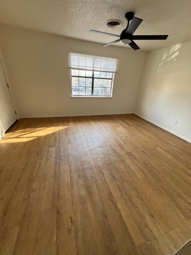 Photo - Pine View Apartments