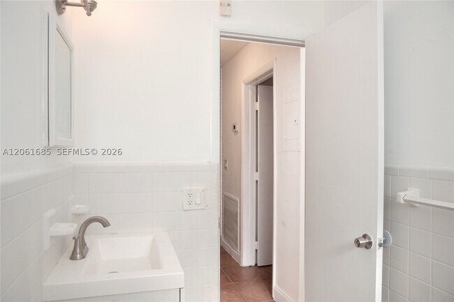 Photo - 304 SE 9th St Unit 6