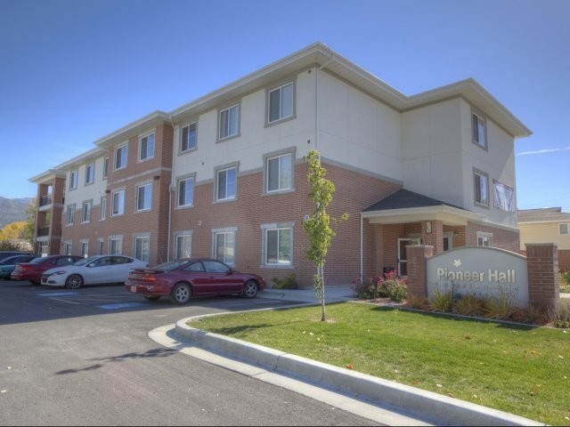Pioneer Hall Apartments - Pioneer Hall Apartments