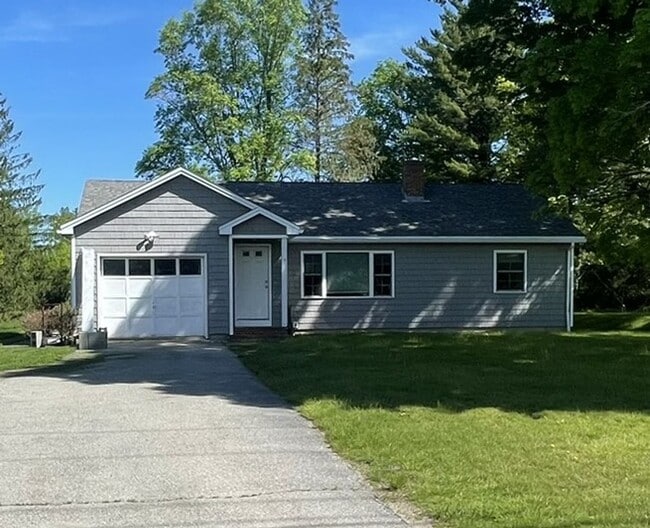 Building Photo - Single-Family Home for Rent - Dover, NH