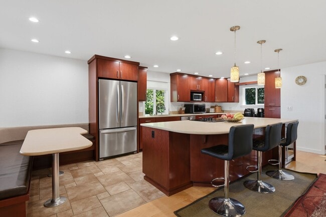 Photo - 5bd/3ba Kirkland Home