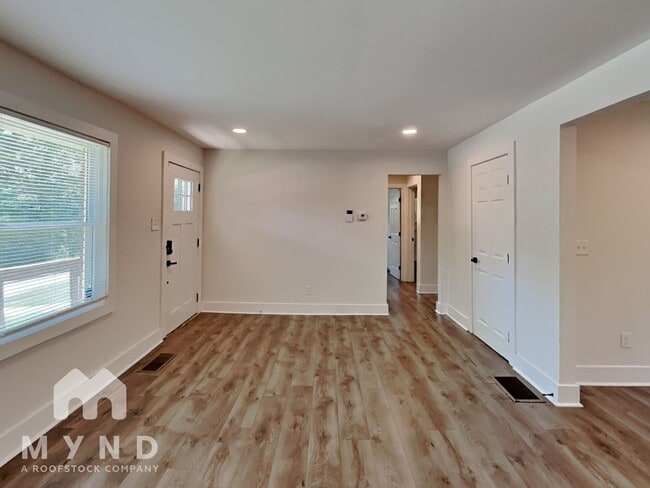 Photo - 60 Finch Dr SE