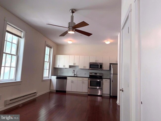 Building Photo - 1300 Spruce St Unit 2F Rental