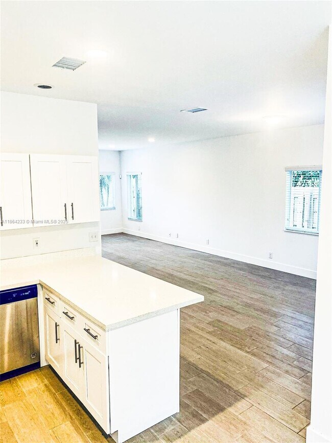 Photo - 2208 SW 3rd Ave