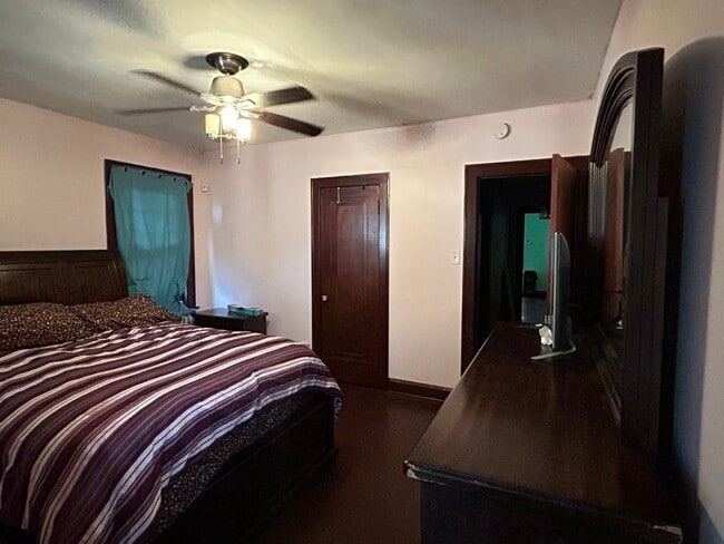 Photo - 13845 S Wabash Ave