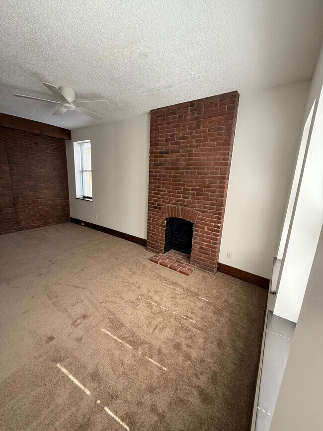 Photo - 112 N Beatty St Unidad 114