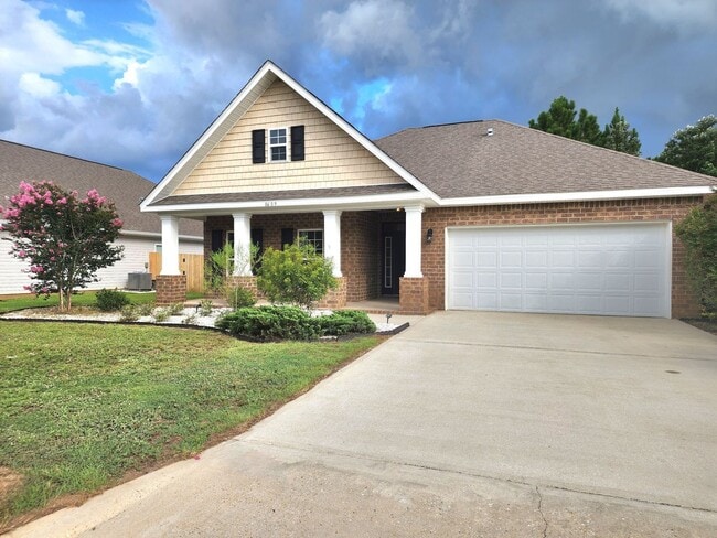 Building Photo - Captivating 3-bed/2-bath with Elegance and Comfort