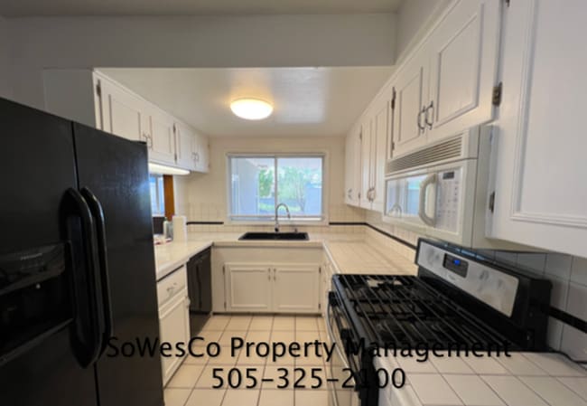 Photo - Beautiful Spacious Home with Large Yard & RV Parking