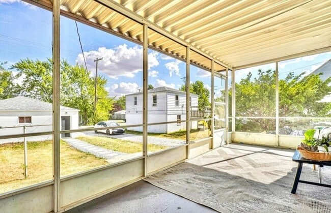 Photo - 4270 Broadway