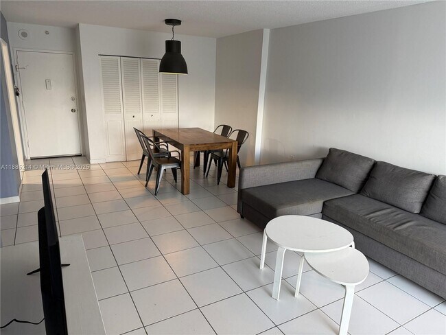 Photo - 400 Kings Point Dr Unidad 1026