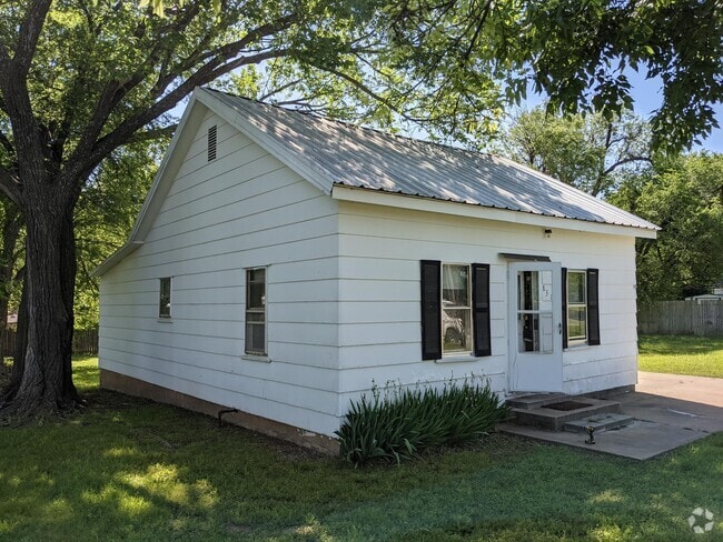 Building Photo - 831 S Burdick St Rental