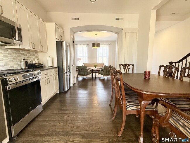 Photo - 30 Trumbull St