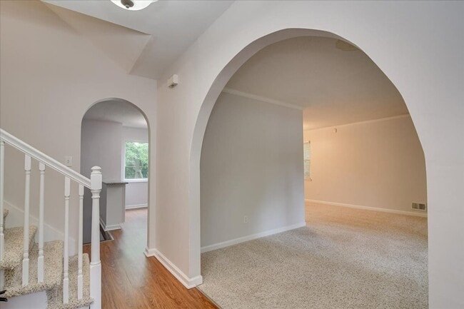 Photo - 303 Meadowlake Dr