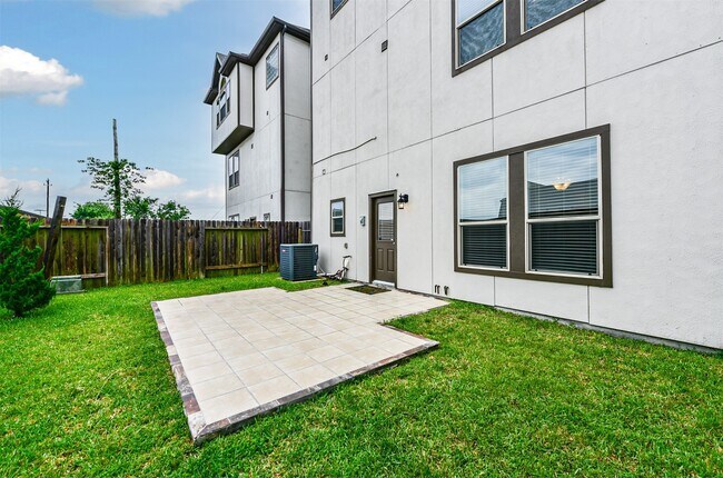 1504 Peyton Oaks Pl