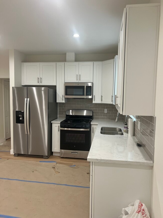 Photo - 17044 San Fernando Mission Blvd