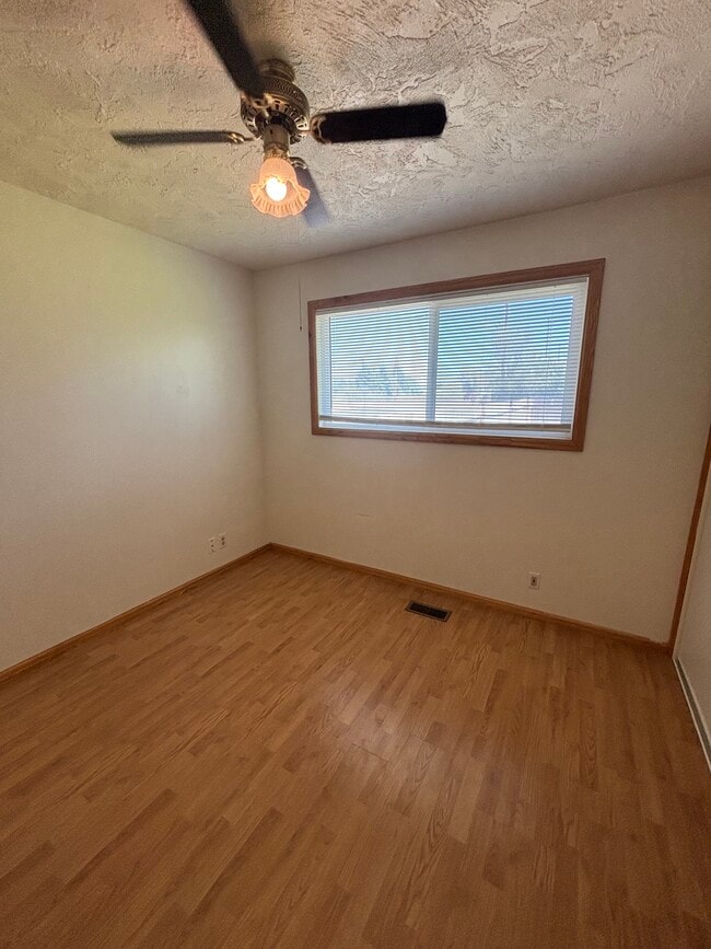 Photo - 686 N 3rd W St