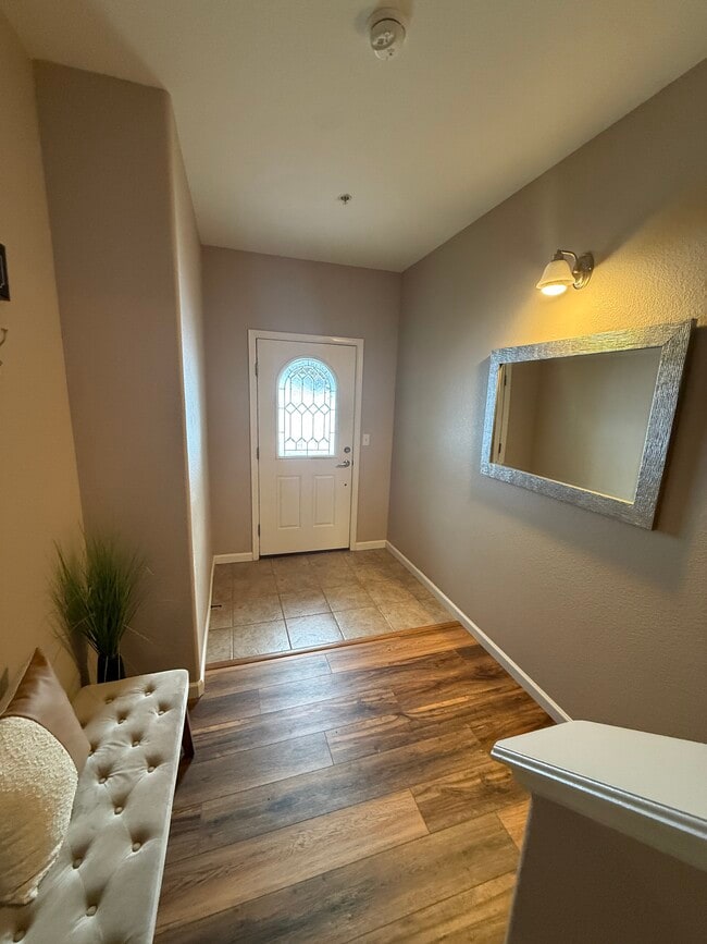 Entry - 6253 Kilmer Loop Unit 201