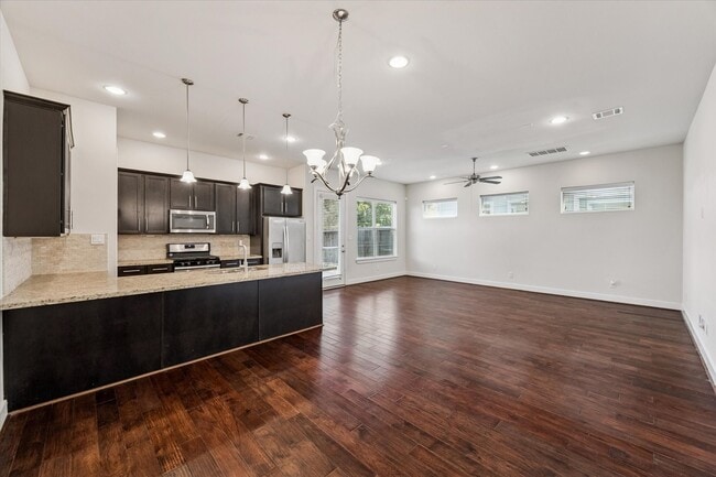 Building Photo - 1815 Crestdale Dr