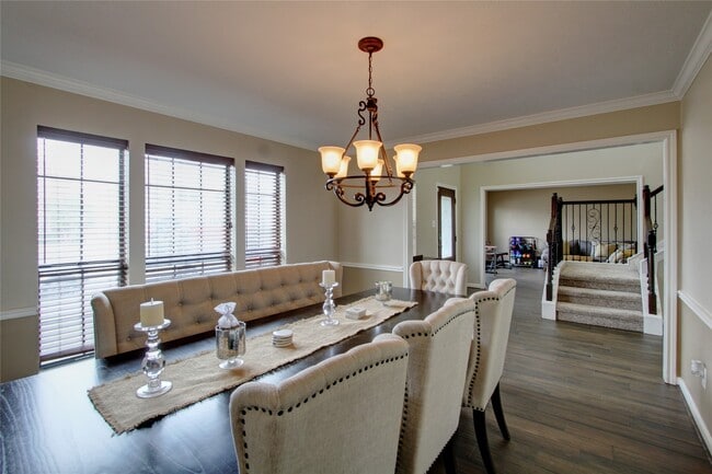 Photo - 6002 Thom Rd