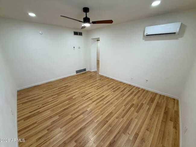 Photo - 860 E 13th St Unidad 4