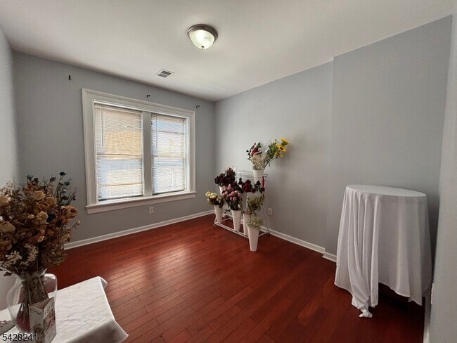 Photo - 276 Morris Ave Unit 3