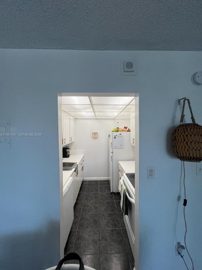 Photo - 2350 NE 135th St Unidad 208