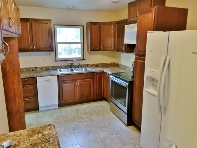 Photo - Very nice 3BR Rancher with appliances near Shunga Trails!
