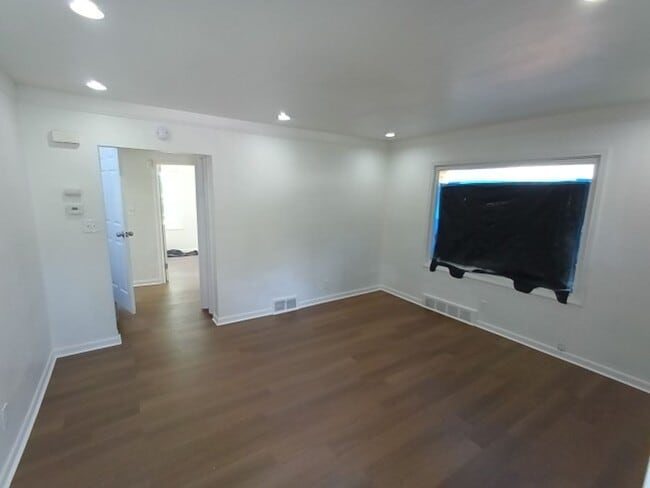 Photo - 3 bedroom, 1 bathroom Now Available!