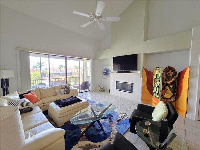 3905 Mariners Walk Unit 826