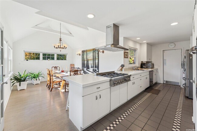 Photo - 582 Hayground Rd