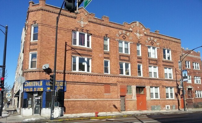 Building Photo - 2350 W Augusta Blvd Unit 2-W Rental