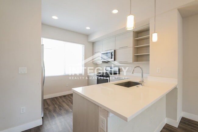 Photo - 5557 W 10th Ave