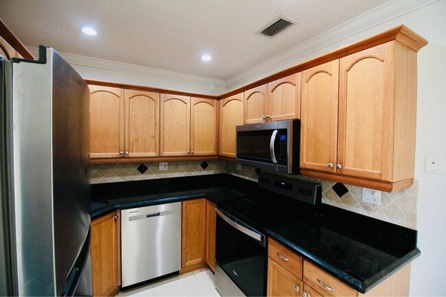 Building Photo - 299 SW 7th St Unit 209