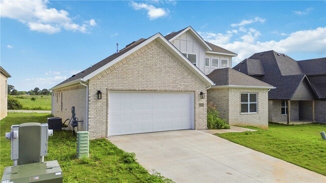 Building Photo - 910 Trestle Ln