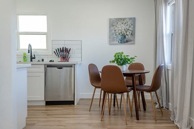 3324 V St Unit C