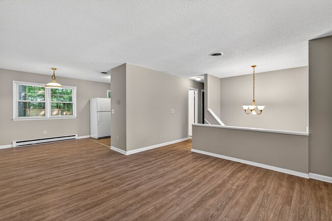 Photo - SW Large Split Level Home, LR, Den, Fenced Yard
