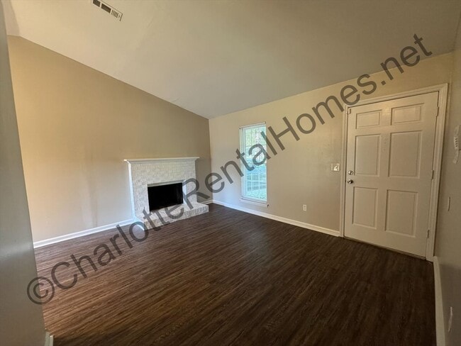 Photo - Charming 3 bedroom 2 bath home in east Cha...