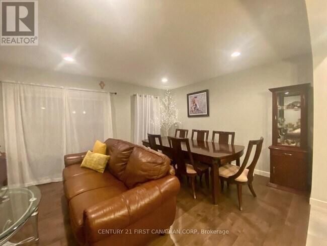 Photo - 7 Empire Pkwy