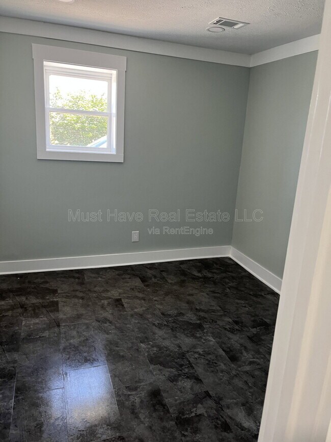 Photo - 404 W Main St