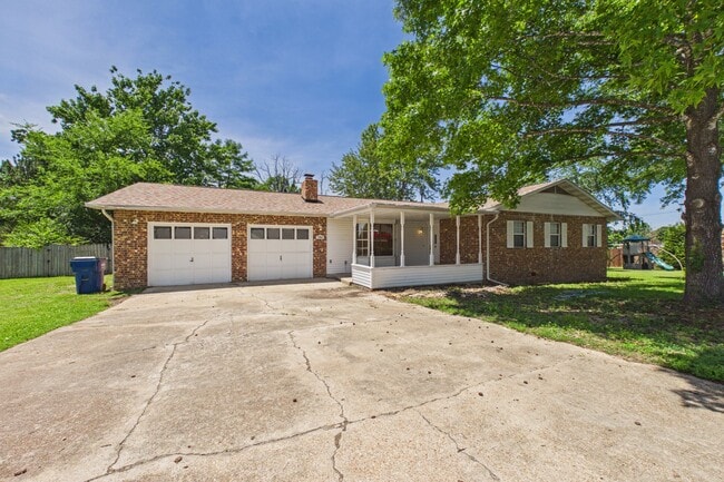 Building Photo - 706 Elizabeth Dr