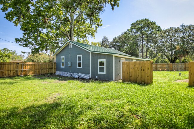 Photo - 260 Vernis Ave