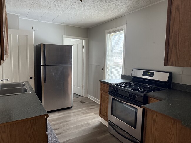 Building Photo - 2 Bed/1 Bath - Unit 516O