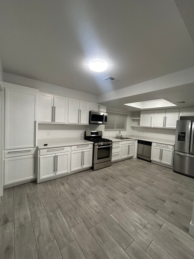 Photo - 2667 McLeod Dr