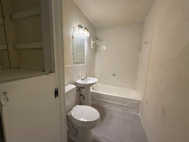Building Photo - 5501 Malmedy Rd