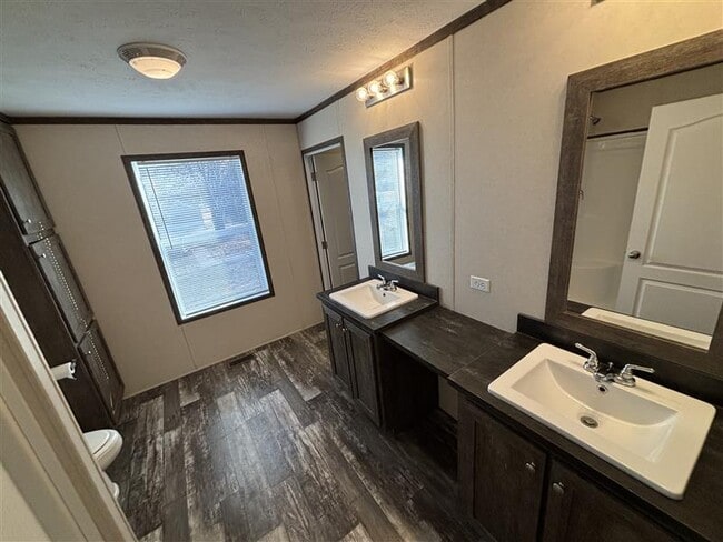 Photo - 73 Eisenhower St